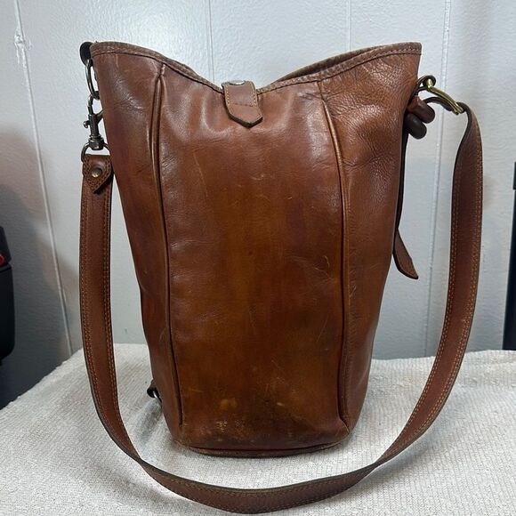 FOSSIL Vintage Distressed Brown Leather Bucket Tote Purse Handbag Y2K - Picture 1 of 16
